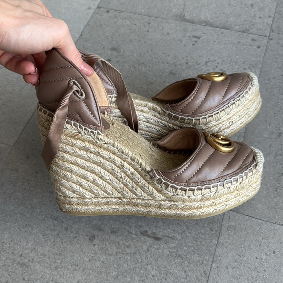 Double G Logo Leather D'Orsay Pumps
Women's Size: 7 - Picture 2 of 2